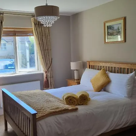 2 Bedroomed Ground Floor Apartment *