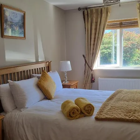 2 Bedroomed Ground Floor Apartment *